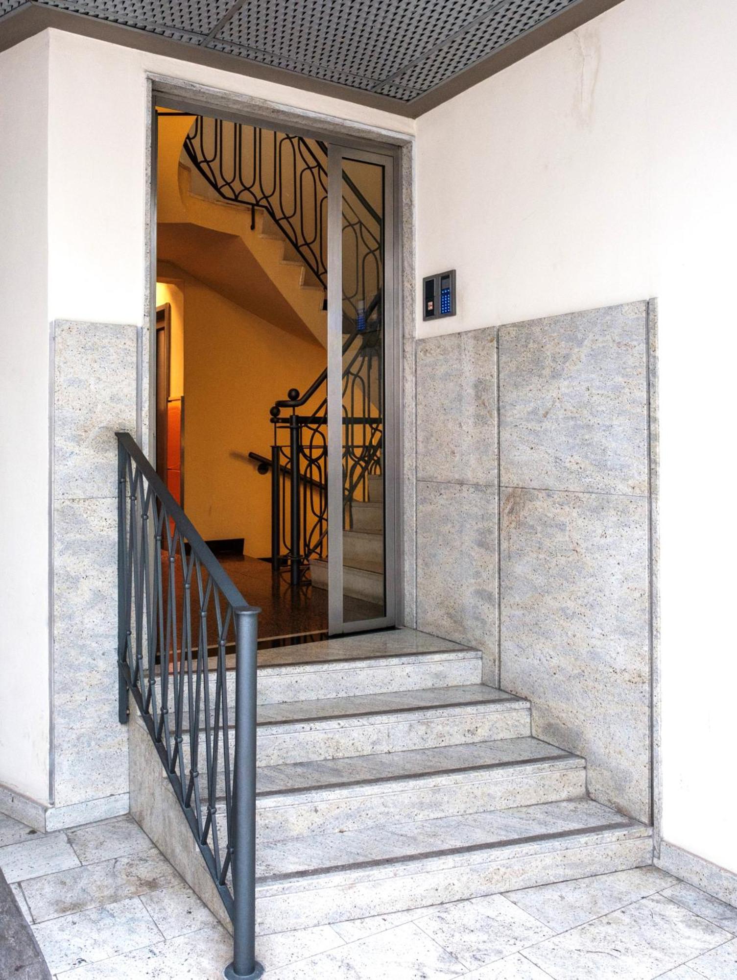 Manzoni 44